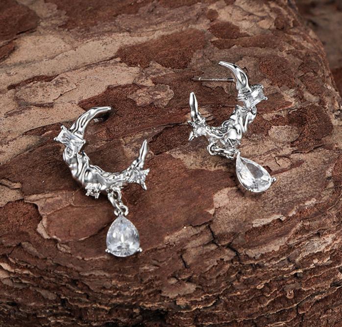 (Stainless)Chic Crescent Moon Stud Earrings