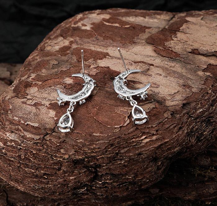 (Stainless)Chic Crescent Moon Stud Earrings