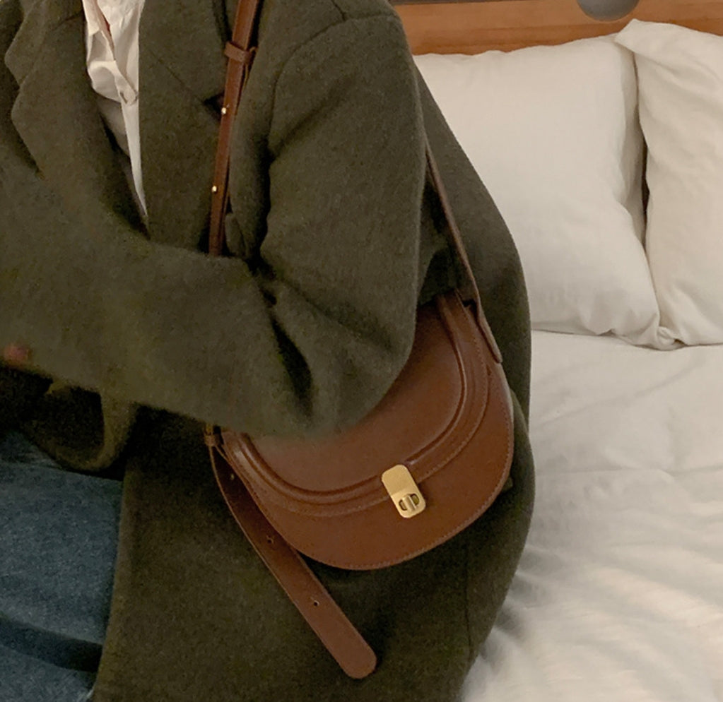 Minimalist Vintage Saddle Shoulder Bag
