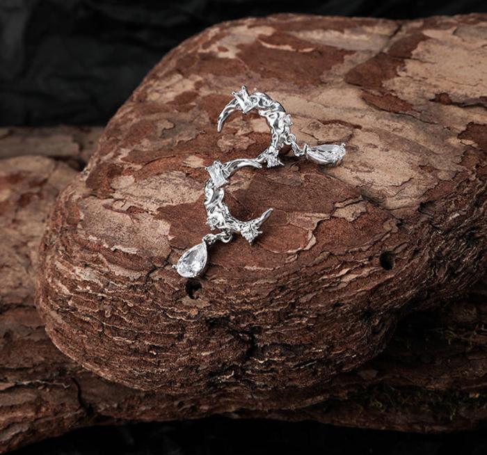 (Stainless)Chic Crescent Moon Stud Earrings