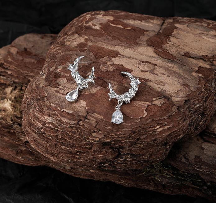 (Stainless)Chic Crescent Moon Stud Earrings