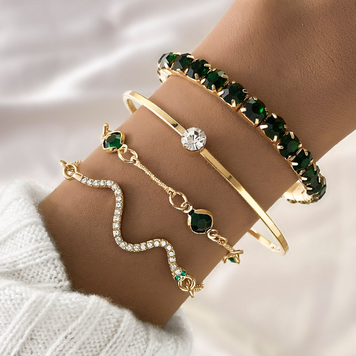 (Stainless)Set of 4-5 bracelets (10 different designs)